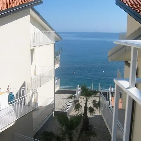 Aparthotel La Playa Patti
